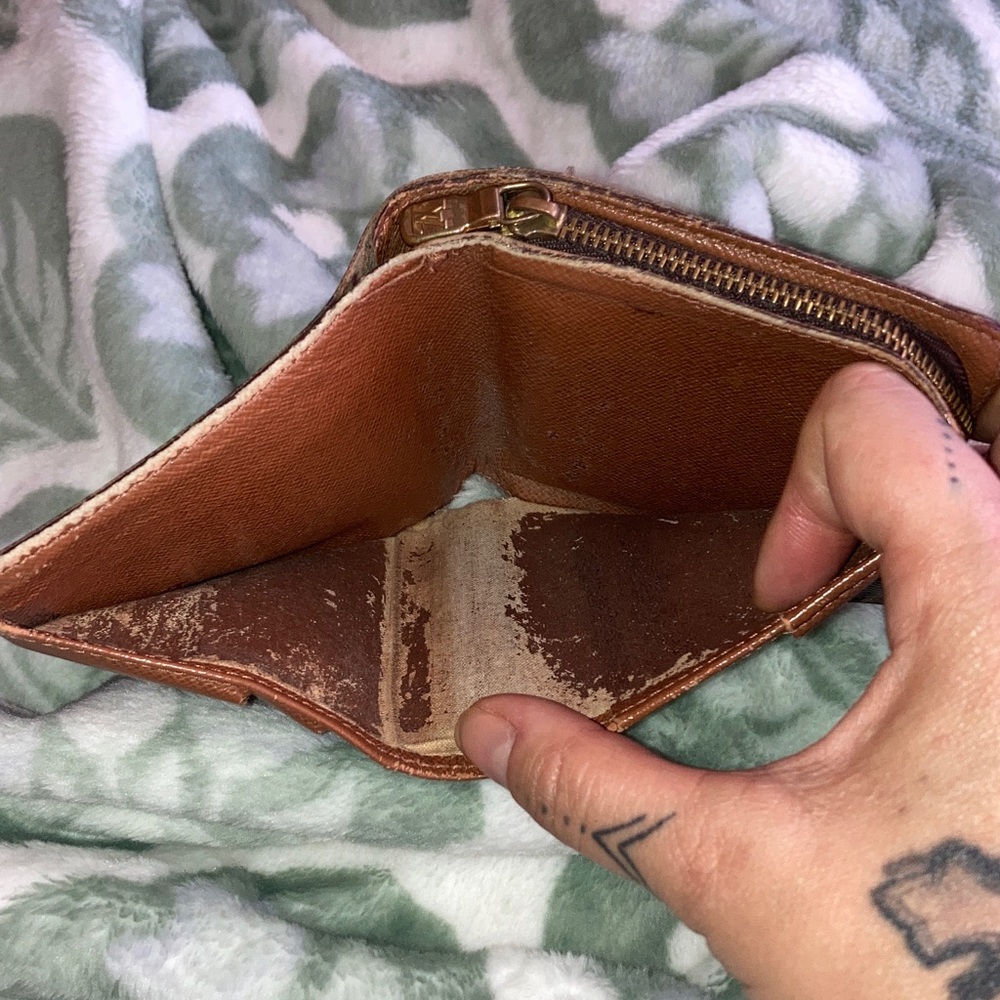 Louis Vuitton Brown Monogram Compact Wallet with Gold Hardware. Authentic. - Picture 11 of 16